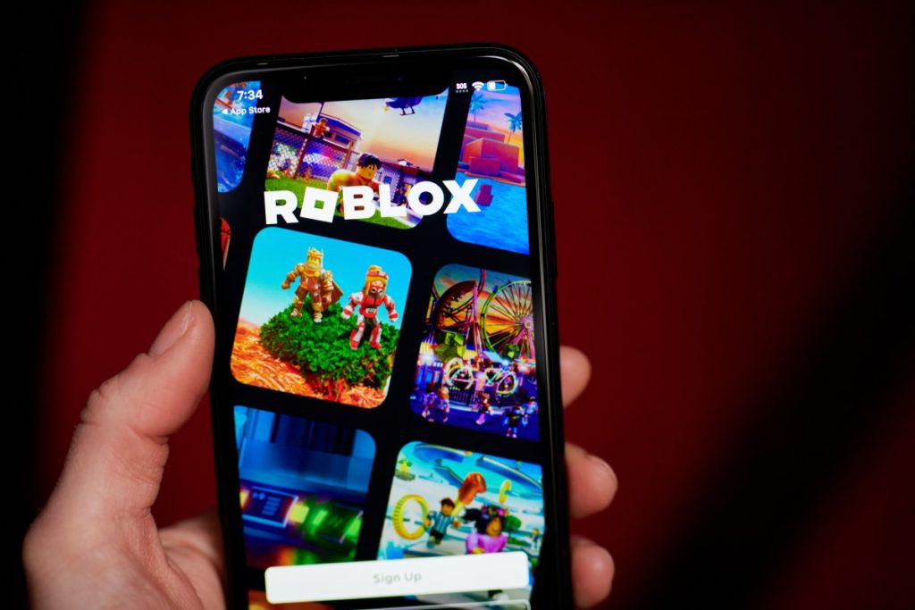 يقدم Roblox فرصًا جديدة للكسب للمبدعين، ويثير مشروع الذكاء الاصطناعي التوليدي يقدم Roblox فرصًا جديدة للكسب للمبدعين، ويثير مشروع الذكاء الاصطناعي التوليدي